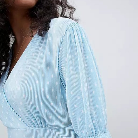 ASOS DESIGN Polka Dot Plisse Mini Tea Dress in Baby Blue - Picture 4 of 7
